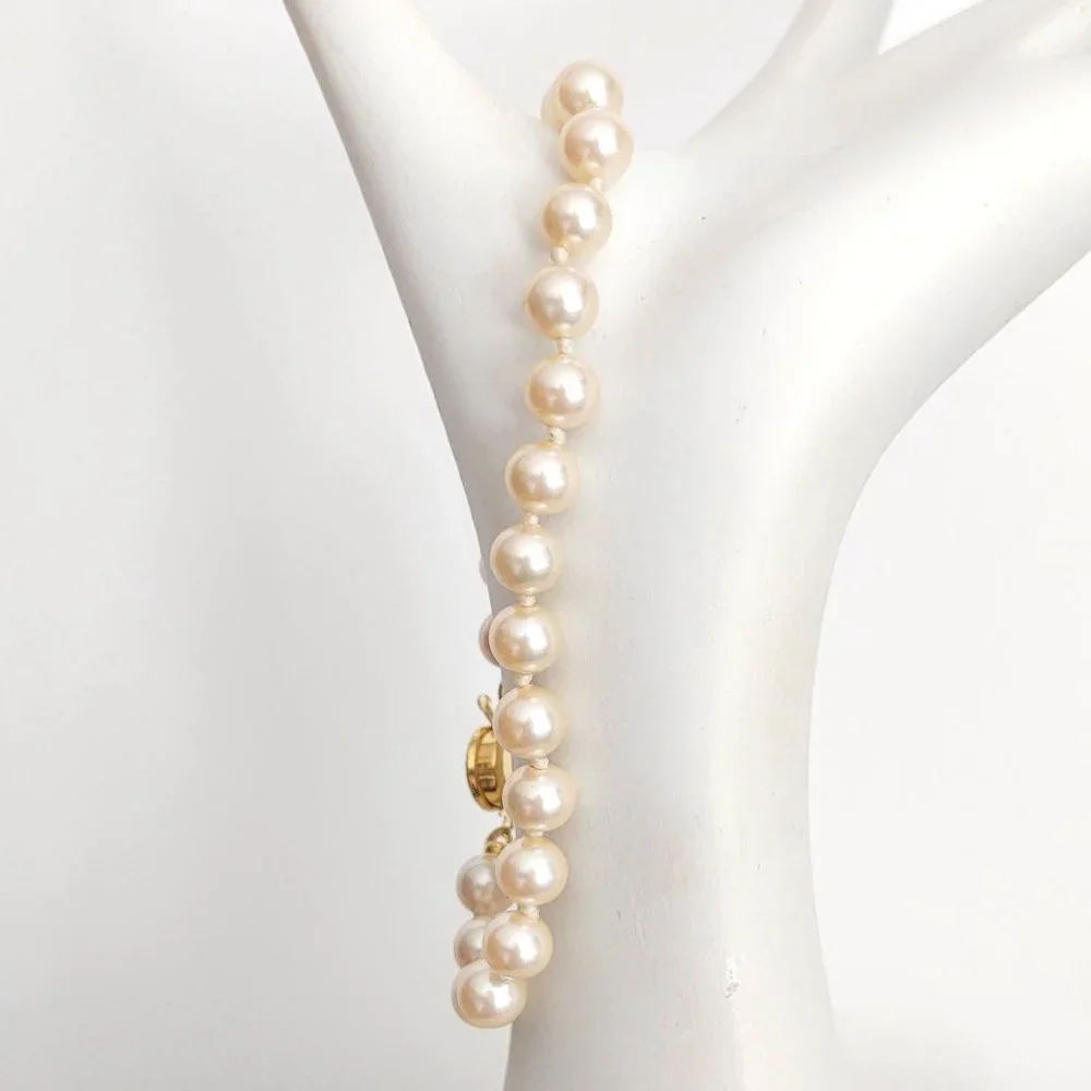 Ivory faux pearl bracelet with box clasp